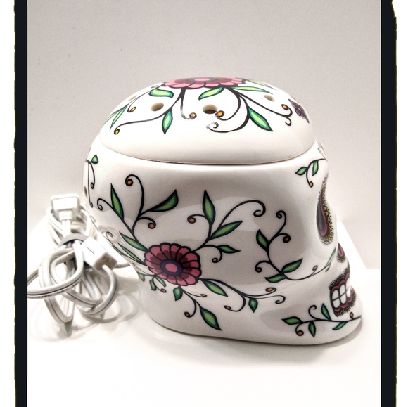 Scentsy ☠️ Dia De Los Muertos ☠️ Sugar Skull ☠️ Electric Wax Warmer - Picture 7 of 10